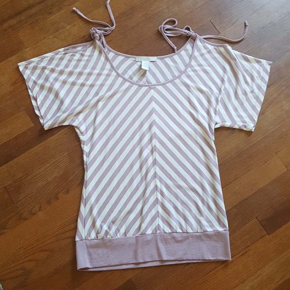 Charlotte Russe cold shoulder top sz L